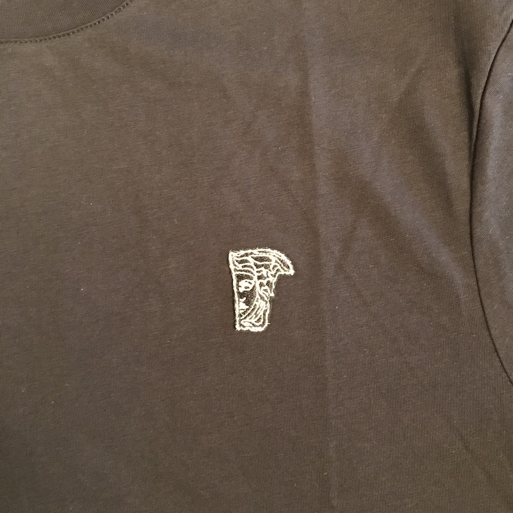 Versace tshirt - Picture 2 of 5